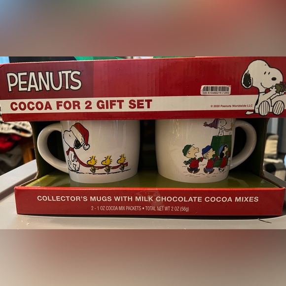 NWT-Peanuts Christmas 2 Collector Mugs with Cocoa - Picture 1 of 3